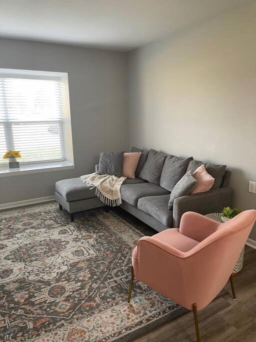 The Delores - 2 Bedroom Apt In Quilt Town, Usa Hamilton Bagian luar foto