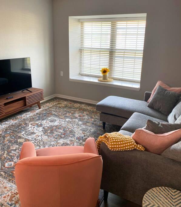 The Delores - 2 Bedroom Apt In Quilt Town, Usa Hamilton Bagian luar foto