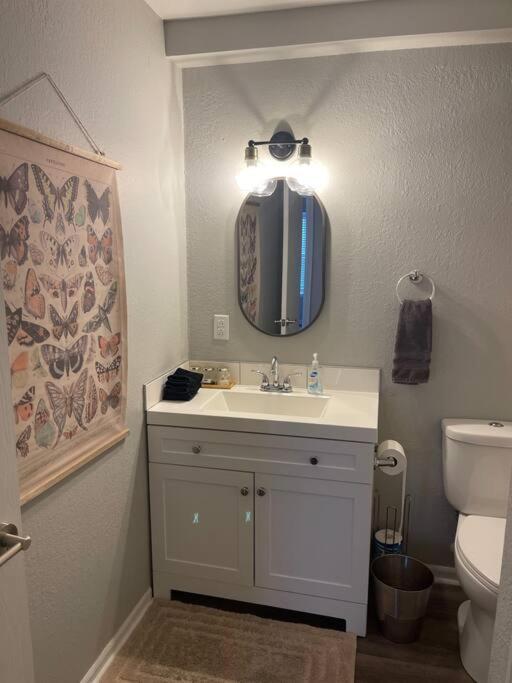 The Delores - 2 Bedroom Apt In Quilt Town, Usa Hamilton Bagian luar foto
