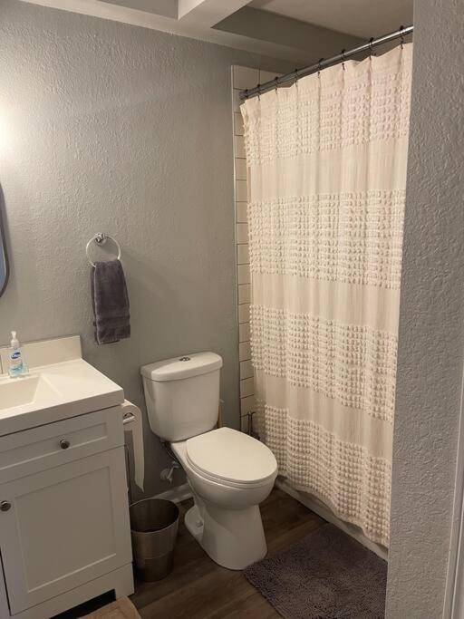 The Delores - 2 Bedroom Apt In Quilt Town, Usa Hamilton Bagian luar foto