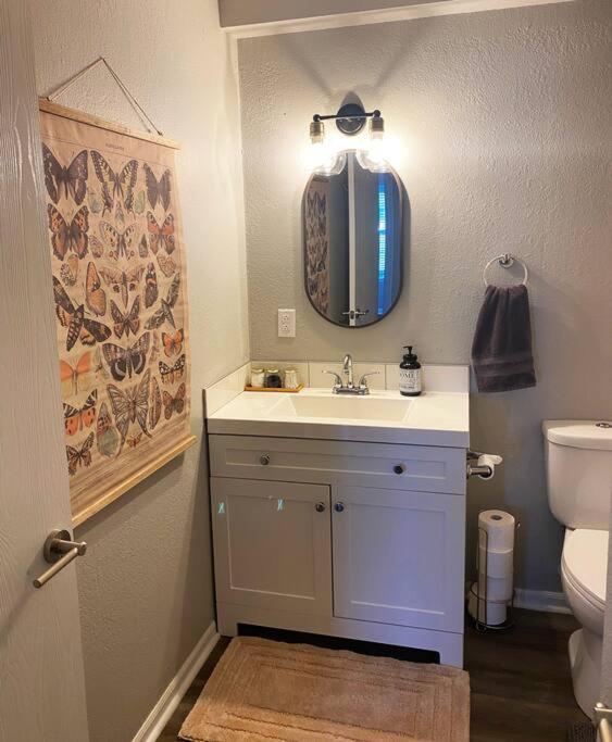 The Delores - 2 Bedroom Apt In Quilt Town, Usa Hamilton Bagian luar foto